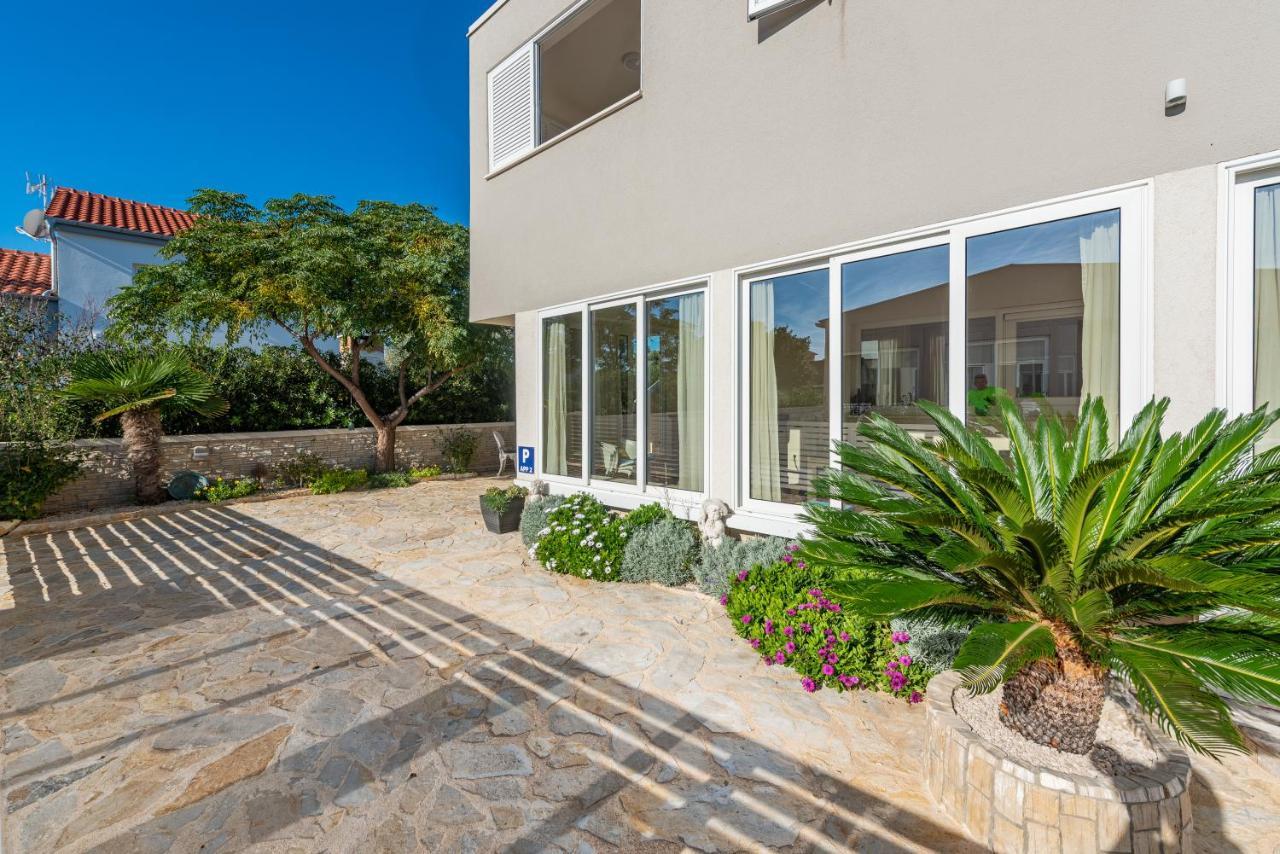 Hibiskus App1 Apartment Vir Exterior photo